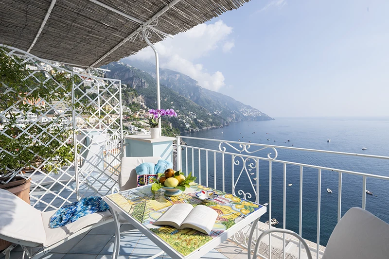 https://www.palazzotalamo.it/wp-content/uploads/2025/02/talamo-positano-superior-2terrazzo-amalfi-coast10-1-2.webp