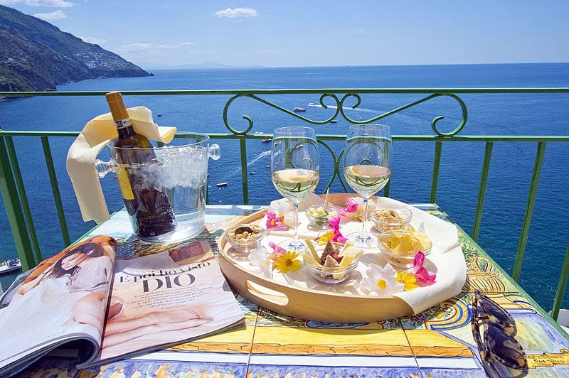 https://www.palazzotalamo.it/wp-content/uploads/2025/02/talamo-positano-superior-room-camere-amalfi-coast12.jpg