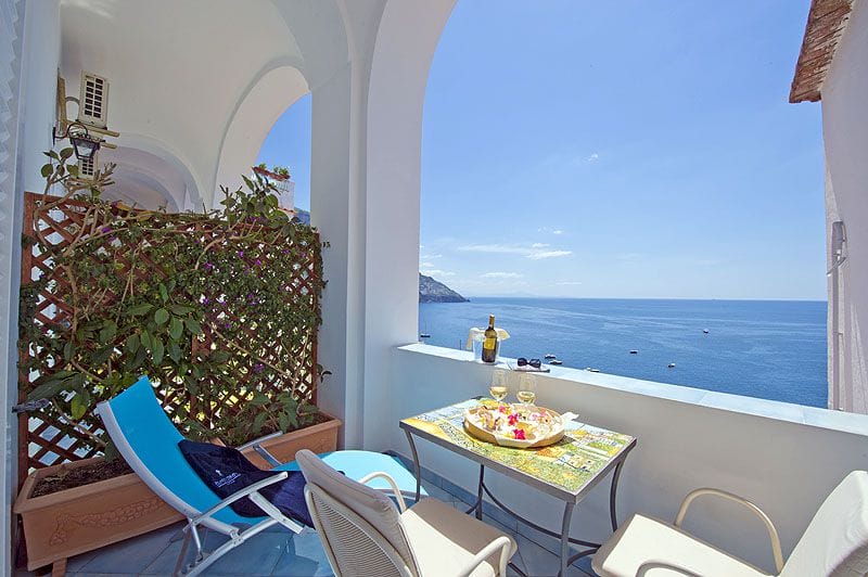 https://www.palazzotalamo.it/wp-content/uploads/2025/02/talamo-positano-superior-room-camere-amalfi-coast13.jpg