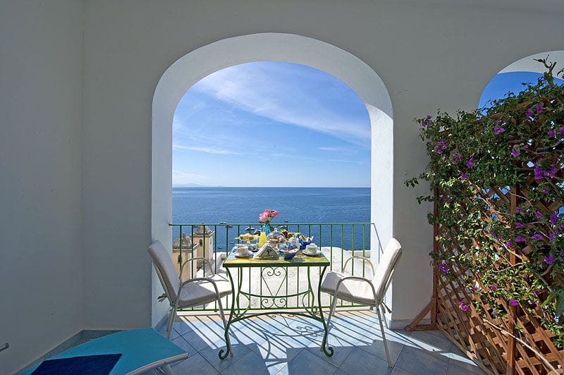 https://www.palazzotalamo.it/wp-content/uploads/2025/02/talamo-positano-superior-room-camere-amalfi-coast3.jpg