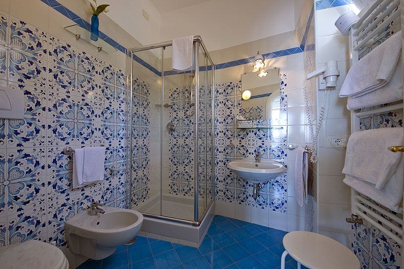 https://www.palazzotalamo.it/wp-content/uploads/2025/02/talamo-positano-superior-room-camere-amalfi-coast6-1.jpg